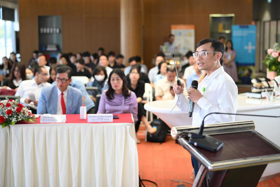 ThS Nguyễn Thi đến từ Vụ Pháp chế – Bộ Tài nguyên Môi trường phát biểu tại sự kiện