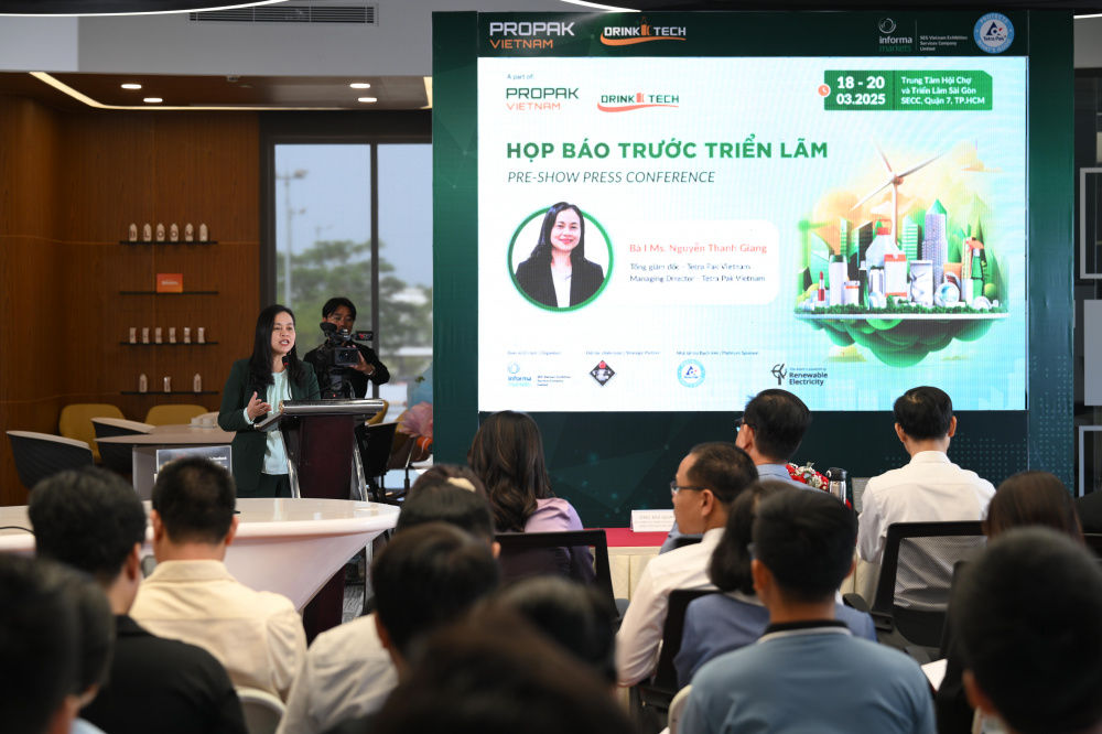 Bà Nguyễn Thanh Giang – Tổng Giám đốc Tetra Pak Việt Nam phát biểu tại họp báo